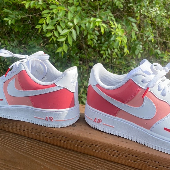 SIZE 9.5 men’s / 11 women’s NIKE AIR FORCE 1’s - Picture 1 of 9